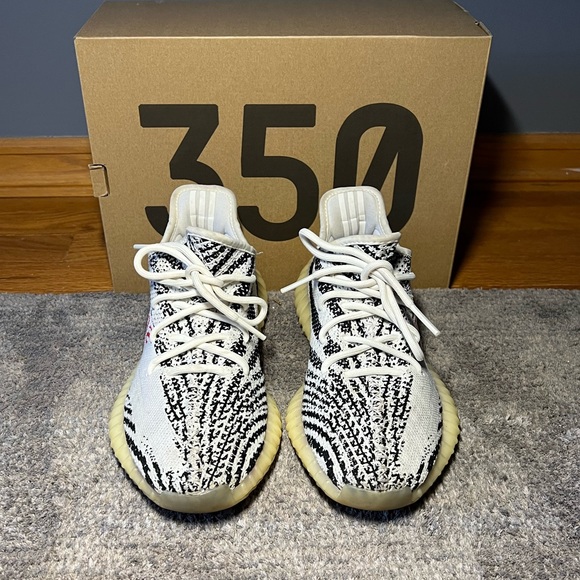 Yeezy Boost 350 V2 Zebra - Picture 3 of 7